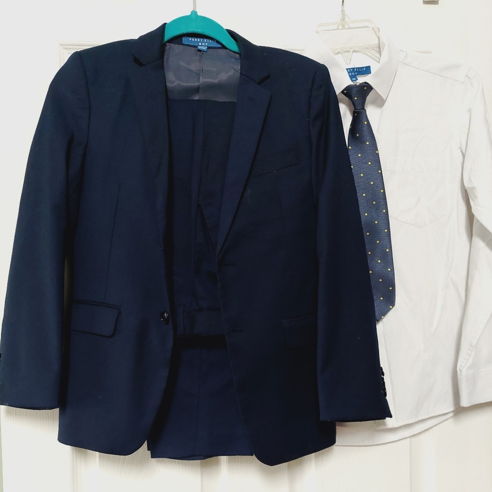 Young Prince! Perry Ellis Navy Suit with White Shirt and Blue Tie. 5 Piece Suit.